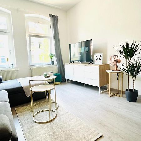 Zentrales Apartment: Modernisiert mit WLAN, Smart-TV und Balkon Erfurt Exterior photo