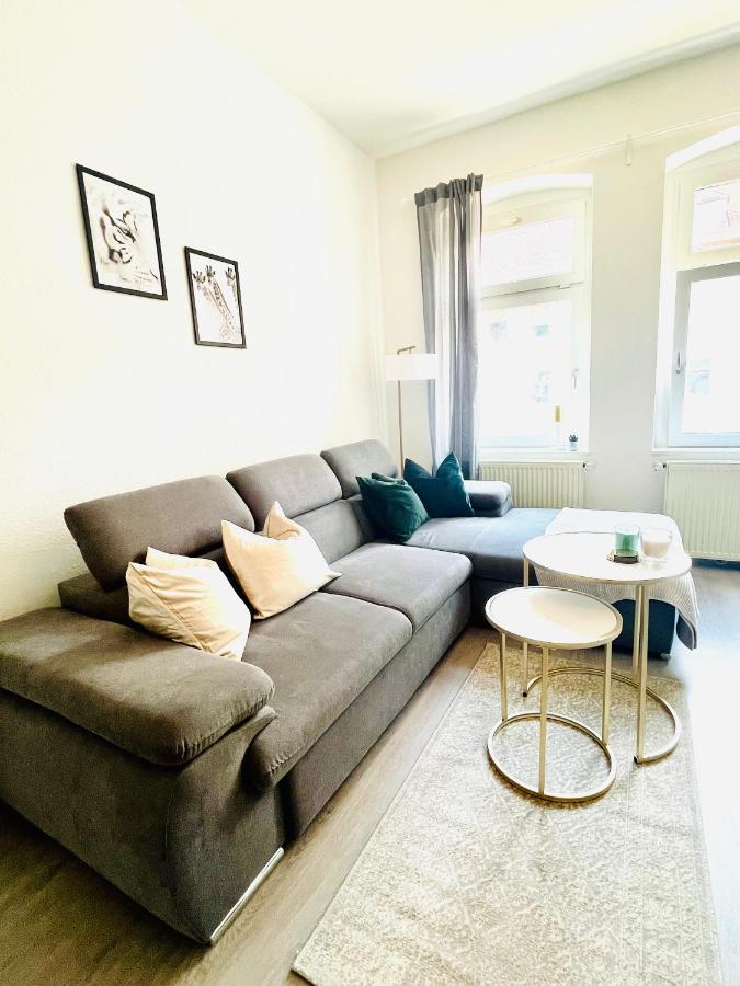 Zentrales Apartment: Modernisiert mit WLAN, Smart-TV und Balkon Erfurt Exterior photo